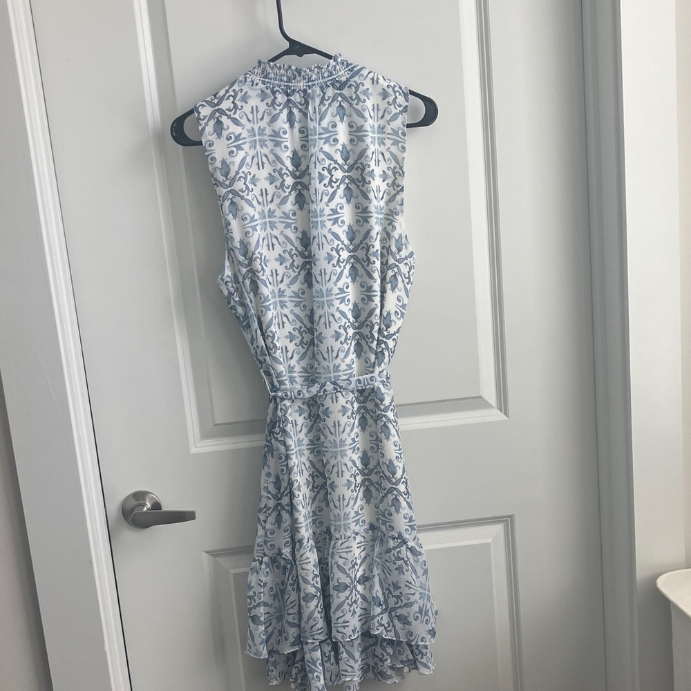 NWOT WHBM Sleeveless Blue and White Printed Tie-Waist Dress - Picture 5 of 6
